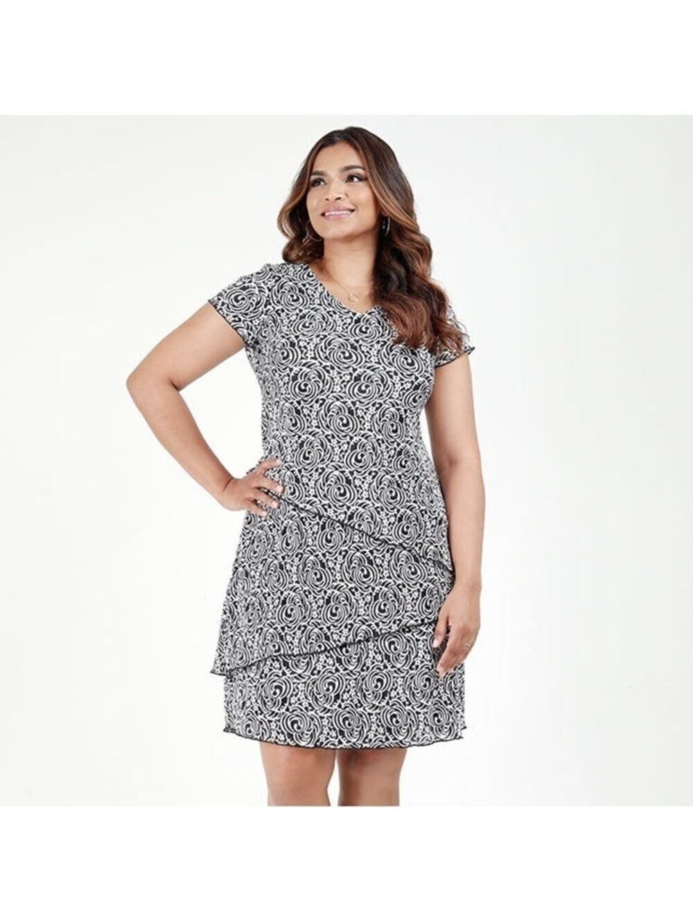 NWT Black and White Patterned V-Neck Layered Dress with Short Sleeve Size 12